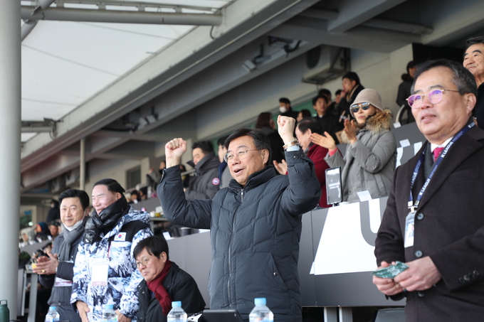 신상진 성남시장이 성남FC 선수단의 멋진 골에 응원을 보냈다. (사진=성남시 제공)