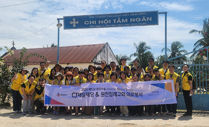 CJ그룹이 베트남 닌투언성 땀응마을을 찾아 의료봉사를 진행했다. (사진=CJ그룹 제공)