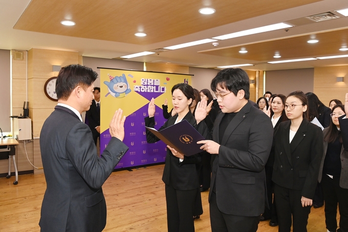 공무원들이 선서문을 낭독하고 있다. (사진=부천시 제공)