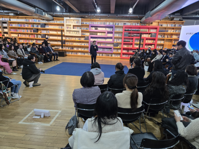 김동연 경기도지사가 25일 파주 출판단지에서 열린 평생독서 천권으로 비전선포식에 참석해 인사말을 하고 있다.(사진=김은섭 기자)