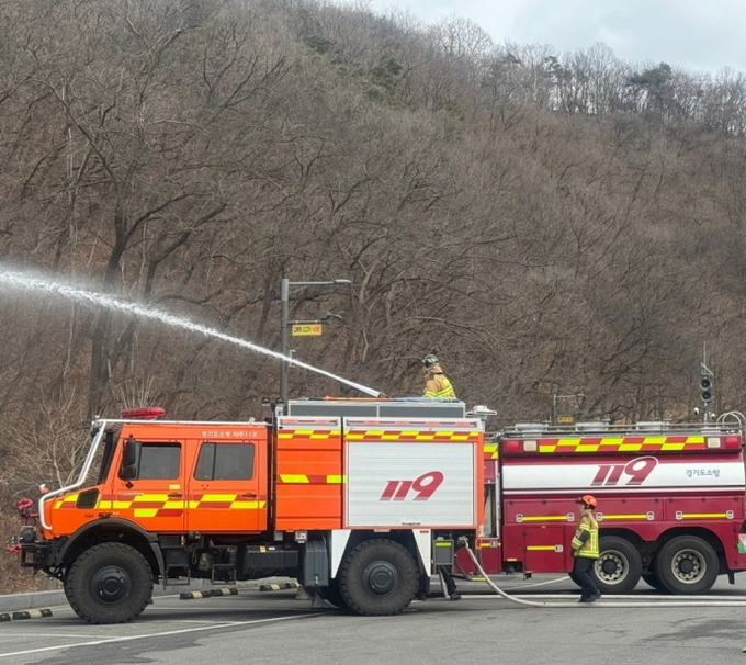 파주시는 경기도와 북한의 쓰레기 풍선으로 인한 산불이 발생된 것을 가정해 산불 합동훈련을 실시했다. (사진=파주시 제공)