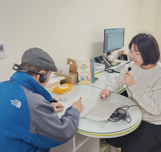 남양주보건소는 이달 한 달간 매주 월~수요일, 퇴계원보건지소에서 ‘찾아가는 치매 조기 검진’을 실시했다. (사진=남양주시 제공)