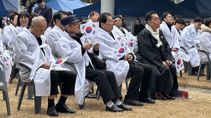 1일 수원박물관에서 진행된 '수원! 그날의 함성! 대한독립만세'에 독립운동가 후손 3인과 이재준 수원시장이 참석했다. (사진=박민정 기자) 