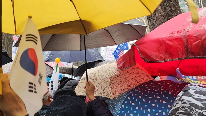  1일 서울 광화문 일대에서 진행된 자유통일당의 '자유통일을 위한 국민대회'에 다수의 인파가 몰렸다. (사진=박진석 기자)