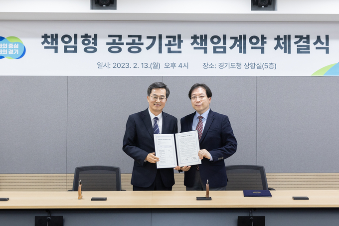 김동연 경기도지사(왼쪽)와 김세용 경기주택도시공사(GH) 사장. (사진=경기도 제공)