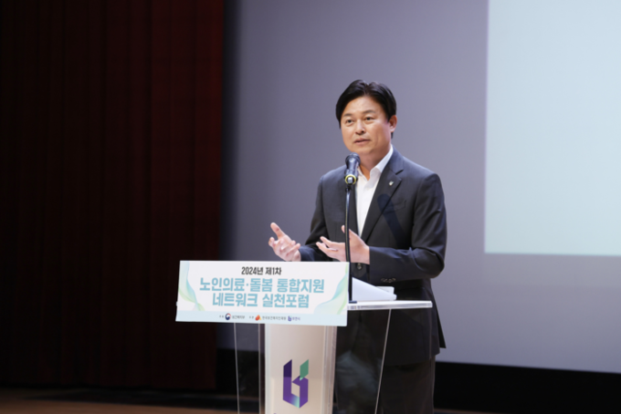부천시장이 지난해 6월 열린 노인의료 돌봄 통합지원 네트워크 실천 포럼에서 발언하고 있다. (사진=부천시 제공)