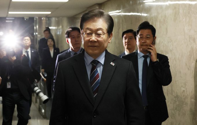 이재명 더불어민주당 대표가 윤석열 대통령의 석방이 알려진 7일 서울 여의도 국회에서 열린 긴급 의원총회에 참석하고 있다. (사진=연합뉴스)