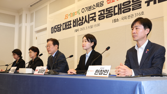 이재명 더불어민주당 대표가 9일 서울 여의도 국회에서 열린 비상시국 공동대응을 위한 야5당 원탁회의에서 발언하고 있다. (사진=연합뉴스)