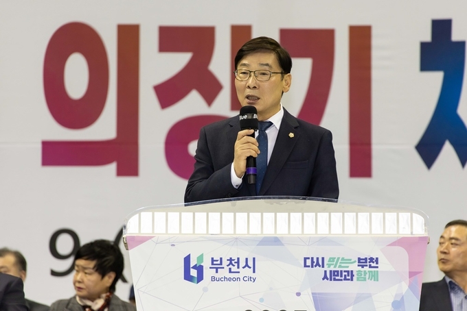 김병전 부천시의회 의장이 부천시의회 의장기 체육대회 종합개회식에 참석해 대회사를 하고 있다. (사진=부천시의회 제공)