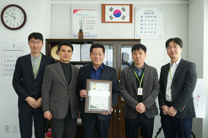구리도시공사는 한국평가데이터 주최한 ESG 평가에서 전국 지방공사ㆍ공단 중 최초 2년 연속 우수기업으로 선정됐다. (사진=구리도시공사 제공)