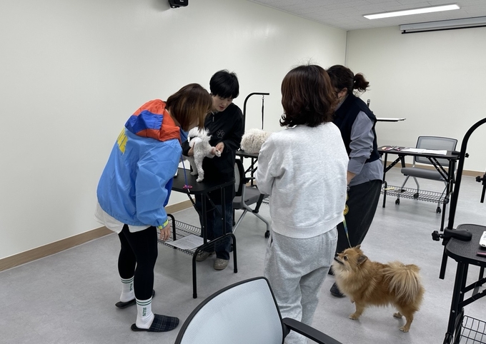 남양주시는 올바른 반려동물 문화를 조성하기 위해 반려동물 입양문화센터에서 시민 대상 반려동물 교육을 실시한다. (사진=남양주시 제공)