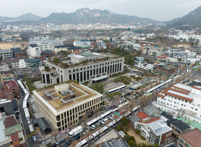 지난 2월 20일 서울 종로구 헌법재판소 일대를 상공에서 촬영한 모습. ( 사진 = 옥지훈 기자 )
