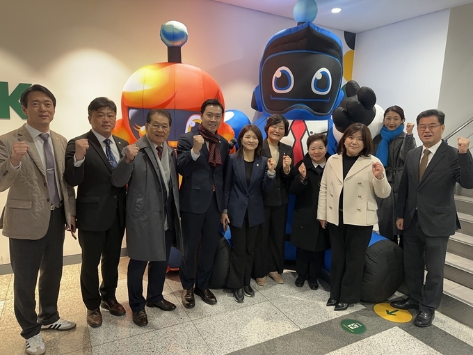 부천시의회 재정문화위원회가 부천산업진흥원을 현장 방문했다. (사진=부천시의회 제공)