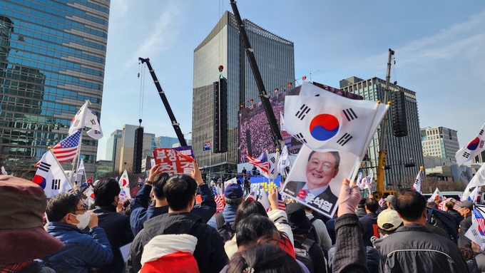 15일 서울 광화문 일대에서 전광훈 사랑제일교회 목사를 주축으로 한 '대한민국바로세우기운동본부(대국본)'의 탄핵 반대 집회가 열렸다. (사진=박진석 기자)