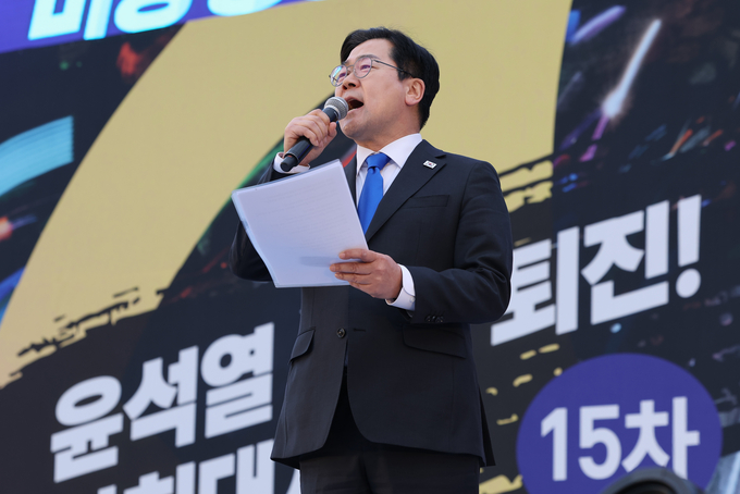  박찬대 더불어민주당 원내대표가 서울 광화문 일대에서 열린 윤석열 대통령 탄핵 촉구 집회에서 발언하고 있다. (사진=연합뉴스 제공)