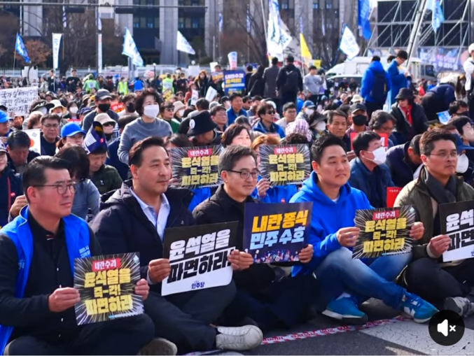 김동연 경기도지사가 지난 15일 광화문 광장에서 열린 윤석열 대통령 파면 촉구 집회에 참석하고 있다. (사진=김동연 경기도지사 SNS 캡처)