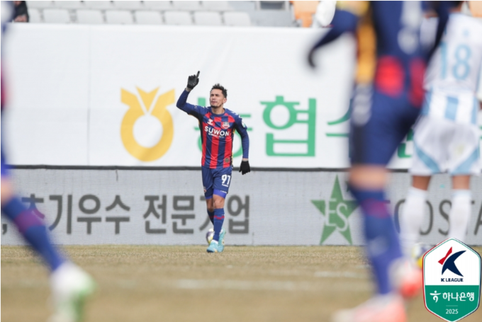 16일 수원종합운동장서 열린 하나은행 K리그1 2025 5라운드 수원FC와 울산HD의 맞대결에서 수원FC 루안이 골 세레머니를 하고 있다. (사진=한국프로축구연맹 제공) 