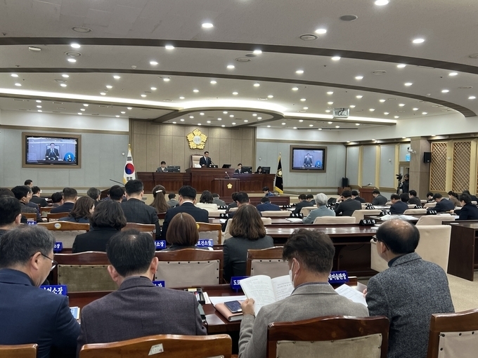 지난 12일 오전 11시 수원시의회 본회의장에서 제391회 임시회 제1차 본회의가 진행되고 있다. (사진=장진 기자)