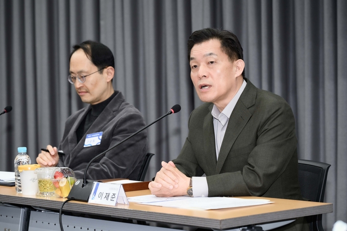 지난 18일 '수원시 자치분권협의회 2025년 제1차 정례회의'에서 이재준 수원시장이 인사말을 하고 있다. (사진=수원시 제공)