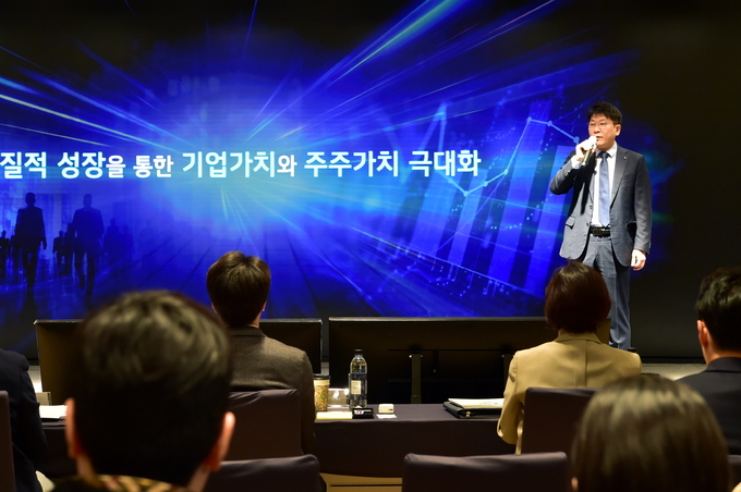  LG에너지솔루션 CEO 김동명 사장이 서울 여의도 LG트윈타워에서 열린 '제5기 정기주주총회'에서 발표를 하고 있다. (사진=LG엔솔 제공)