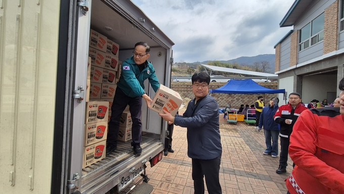 부천시가 지난 28일 무주군에 8000여 개의 구호물품을 전달했다. (사진=부천시 제공)
