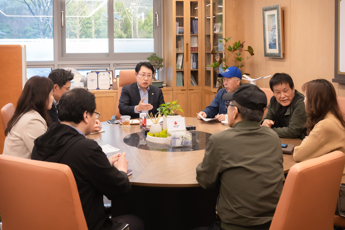 조성대 남양주시의회 의장은 지난 31일 의장실에서 남양주시 게이트볼협회 조안지부 임원진 간담회를 가졌다. (사진=남양주시의회 제공)