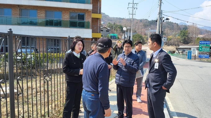 이혜원 의원이 양평다문교3 교각문제 및 하천정비기본계획 관련 민원현장 간담회를 개최했다. (사진=이혜원 의원 측 제공)
