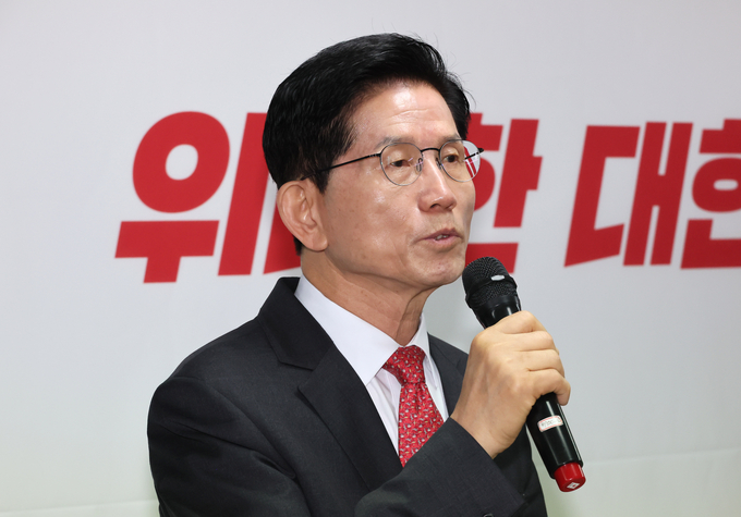 김문수 국민의힘 대선 경선 후보가 18일 서울 여의도 선거사무소에서 기업하기 좋은 대한민국 만들기를 주제로 경제 분야 공약을 발표하고 있다. (사진=연합뉴스)
