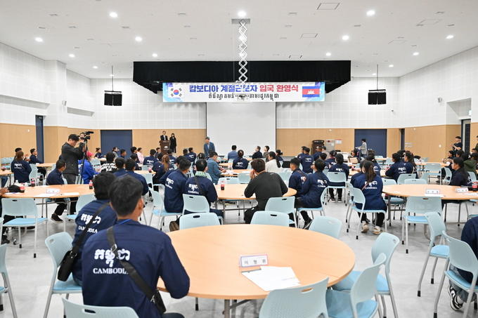 지난 30일 캄보디아 국적 외국인 계절근로자 94명이 포천시에 입국했다. (사진=포천시 제공)