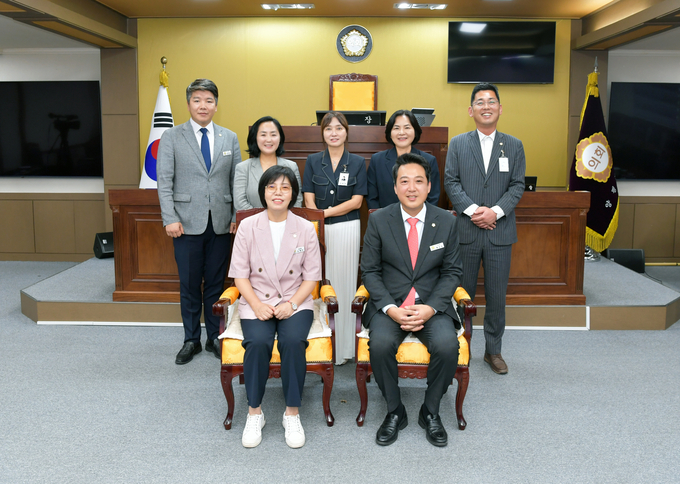 양평군의회는 30일 제135주년 근로자의 날을 맞아 지역사회 발전과 직무에 대한 남다른 책임감으로 타의 모범이 된 관내 근로자 3명을 선정해 양평군의회 의장 표창을 수여했다. (사진=양평군의회 제공)