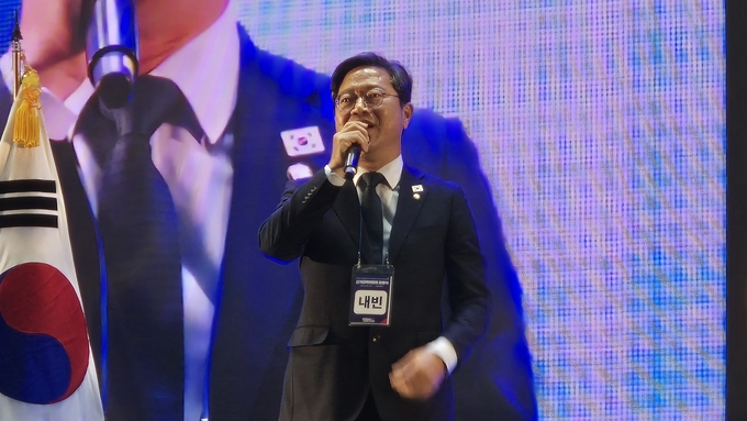 더불어민주당 경기도당 총괄상임선거대책위원장 김승원 도당위원장이 3일 수원실내체육관에서 열린 경기도선대위 출범식에서 발언하고 있다. (사진=김한별 기자)