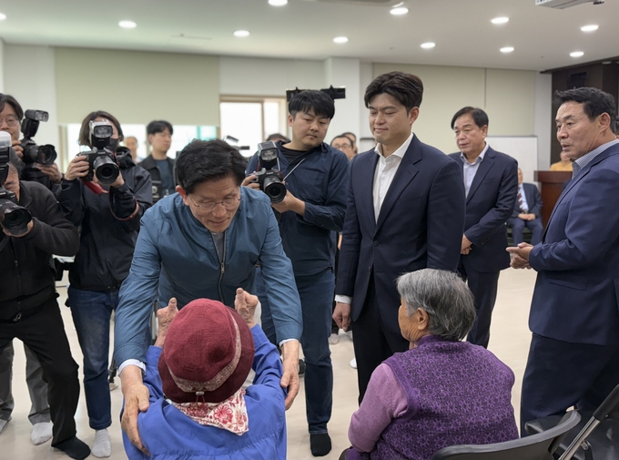 김문수 국민의힘 대선 후보는 4일 오후 포천시 신북면에 위치한 장자마을을 방문했다. 오른쪽은 김용태(포천·가평) 국회의원, (사진=김용태 의원실 제공)