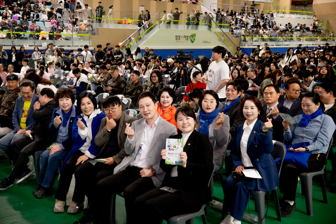 남양주시의회 의원들이 지난 3일 남양주체육문화센터에서 열린 ‘제5회 남양주 어린이 축제’에 참석했다. (사진=남양주시의회 제공)