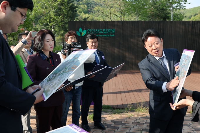서태원 가평군수가 의정연수원은 가평이 최적지 라고 설명하고 있다. (사진=가평군 제공)