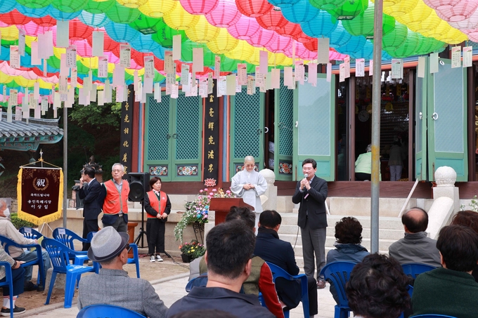 이상일 시장이 지역 사찰 3곳을 방문해 참배했다. (사진=용인시 제공)