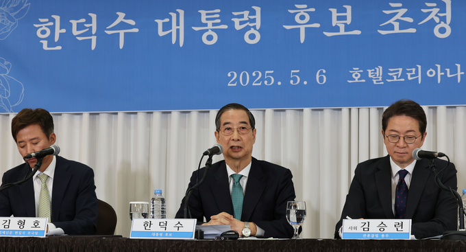 한덕수 무소속 대통령선거 예비후보가 6일 서울 중구 코리아나호텔에서 열린 관훈토론회에 참석하고 있다. (사진=연합뉴스) 