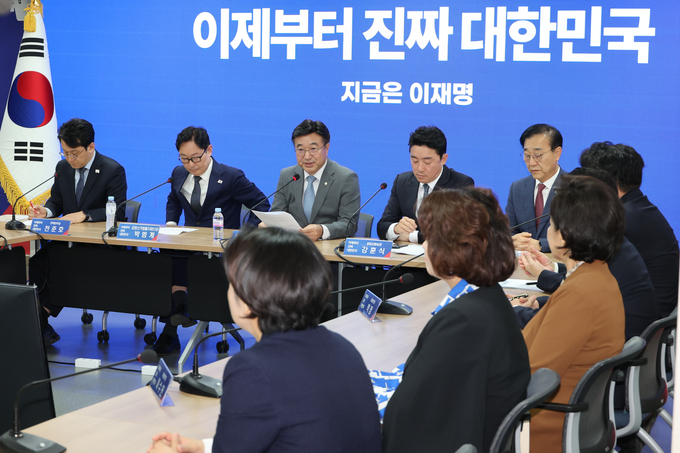 윤호중 더불어민주당 선대위 총괄본부장이 6일 서울 여의도 당사에서 열린 총괄본부장단회의에서 발언하고 있다. (사진=연합뉴스) 