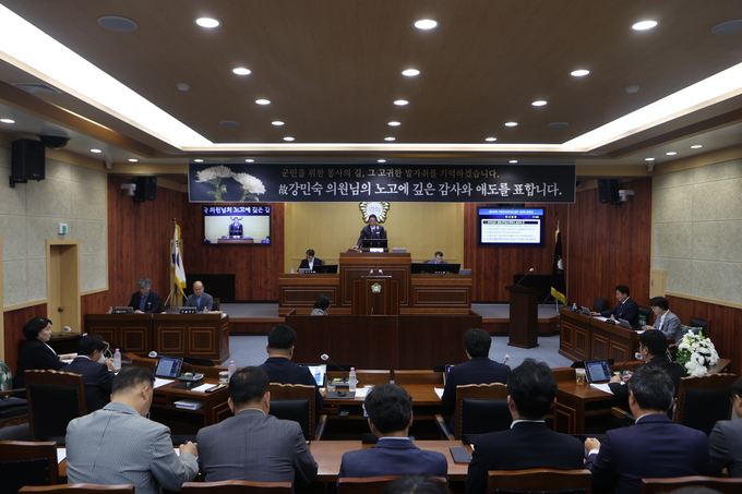 가평군의회는 7일 오전 11시에 제330회 임시회 제2차 본회의를 열고 2025년도 상반기 주요사업장 현지확인 보고의 건과 조례·규칙안 및 동의안 11건을 의결했다 (사진=가평군의회 제공)