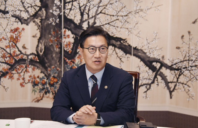 김범석 기획재정부 장관 직무대행이 8일 주재한 경제관계장관회의에서 추경의 70%인 12조원을 3개월 내 조기집행 하기로 했다. (사진=기재부 제공)