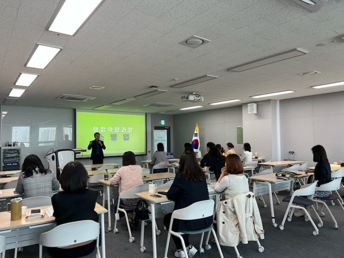 8일 서울대학교 시흥캠퍼스에서 전문성과 직무역량 강화를 위한 '2025 교수요원 역량 강화 과정'이 진행됐다. (사진=경기도교육청 제공)