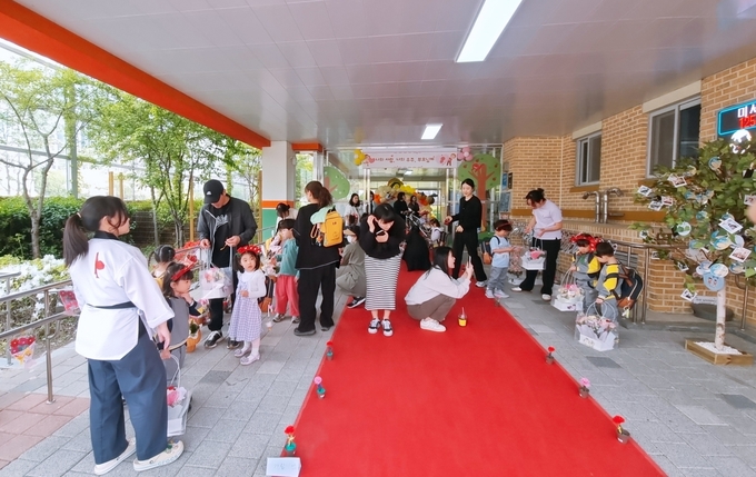 오산다온유치원, 어버이날 맞이따듯한 효(孝) 나눔 행사 모습. (사진=오산다온유치원 제공)
