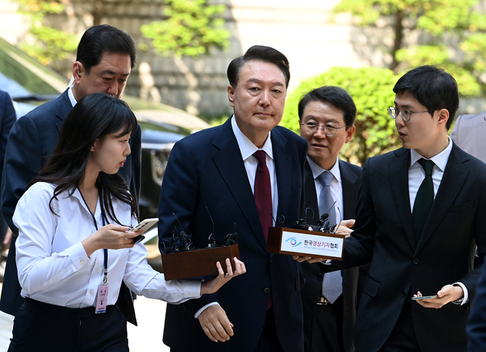  12일 내란 우두머리 혐의로 기소된 윤석열 전 대통령이 세 번째 재판을 받기 위해 서울중앙지법에 출석했다. (사진=연합뉴스)