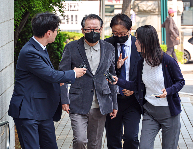  12일 '건진법사' 전성배 씨가 서울남부지법에서 열린 정치자금법 위반 혐의 두 번째 공판에 출석하고 있다. (사진=연합뉴스)