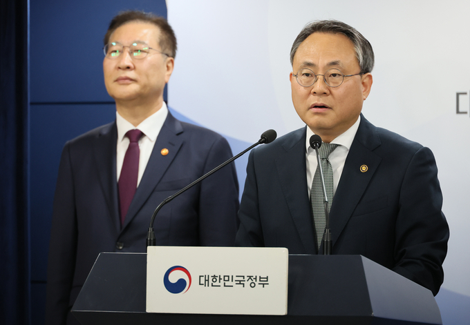 고기동 행정안전부 장관 직무대행과 박성재 법무부 장관이 12일 서울 종로구 정부서울청사에서 제21대 대통령선거 관련 대국민 담화문을 발표하고 있다. (사진=연합뉴스)