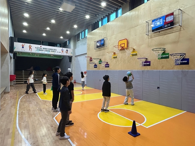 경기학생스포츠센터에서 학생들이 활동에 참여하고 있다. (사진=경기도교육청 제공)