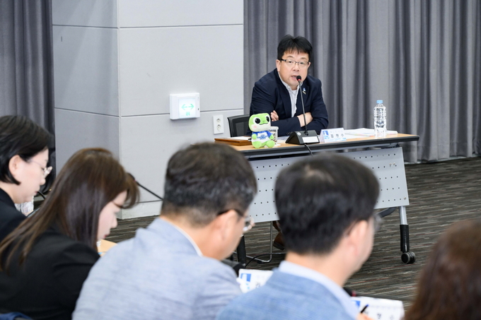 13일 김현수 수원시 제1부시장이 '2025 수원 ITS 아태총회 제2차 수원시 실무지원단 지원계획 보고회'에서 발언하고 있다. (사진=수원시 제공)