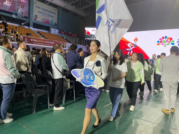 13일 경남 김해체육관서 열린 제19회 전국장애학생체육대회 개회식에서 경기도선수단이 입장하고 있다. (사진=경기도장애인체육회 제공)
