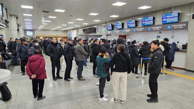 인천 i-바다패스로 관광객 수요가 늘어나면서 옹진군민들이 장기간 대기하며 배를 기다리는 상황이다. ( 사진 = 옹진군 제공 )
