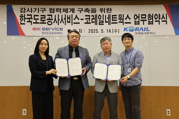 업무협약 체결 기념사진. (사진=한국도로공사서비스 제공)