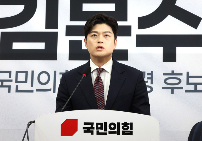 국민의힘 비상대책위원장으로 임명된 김용태(포천가평) 의원이 15일 국회에서 기자회견을 열어 발언하고 있다. (사진=연합뉴스).j